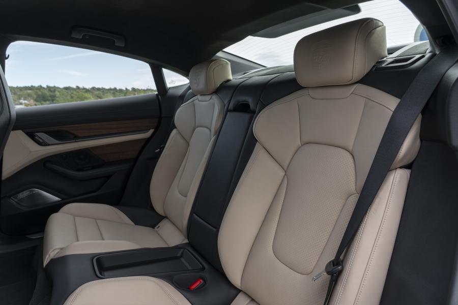 Интерьер Porsche Taycan Turbo 2019 года  (WW) (фото 36 из 43)